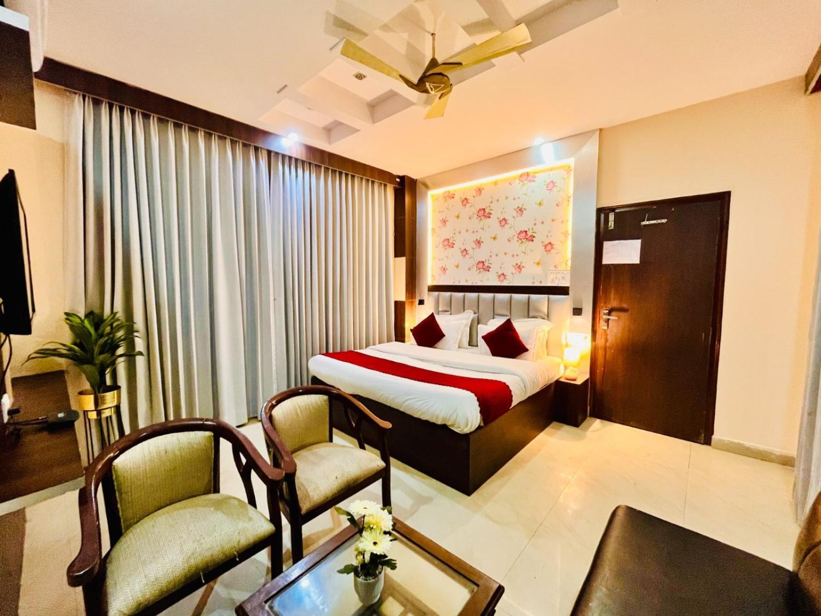 Hotel Ramawati Near Ganga Ghat Haridwar Bagian luar foto